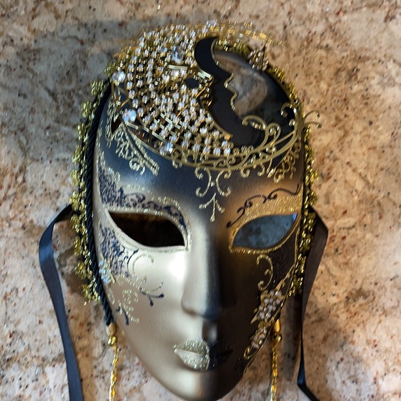 Mask - Hallowe’en or Masquerade - Picture 3 of 7